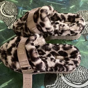 UGG slippers size 6